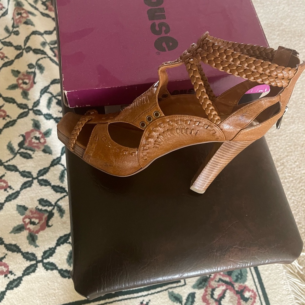 Dollhouse Sandals with platform